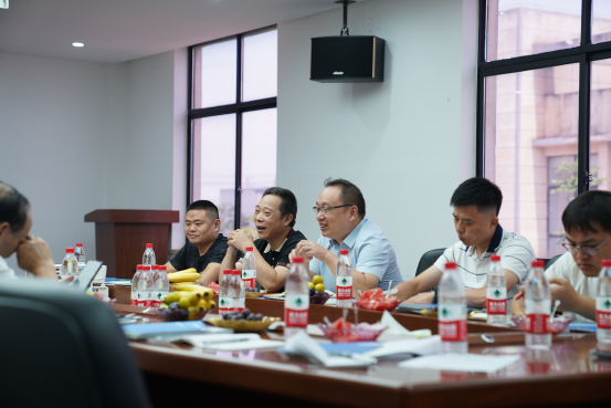 岳阳市科技局副局长彭加强一行莅临蓝天豚产业园考察指导工作