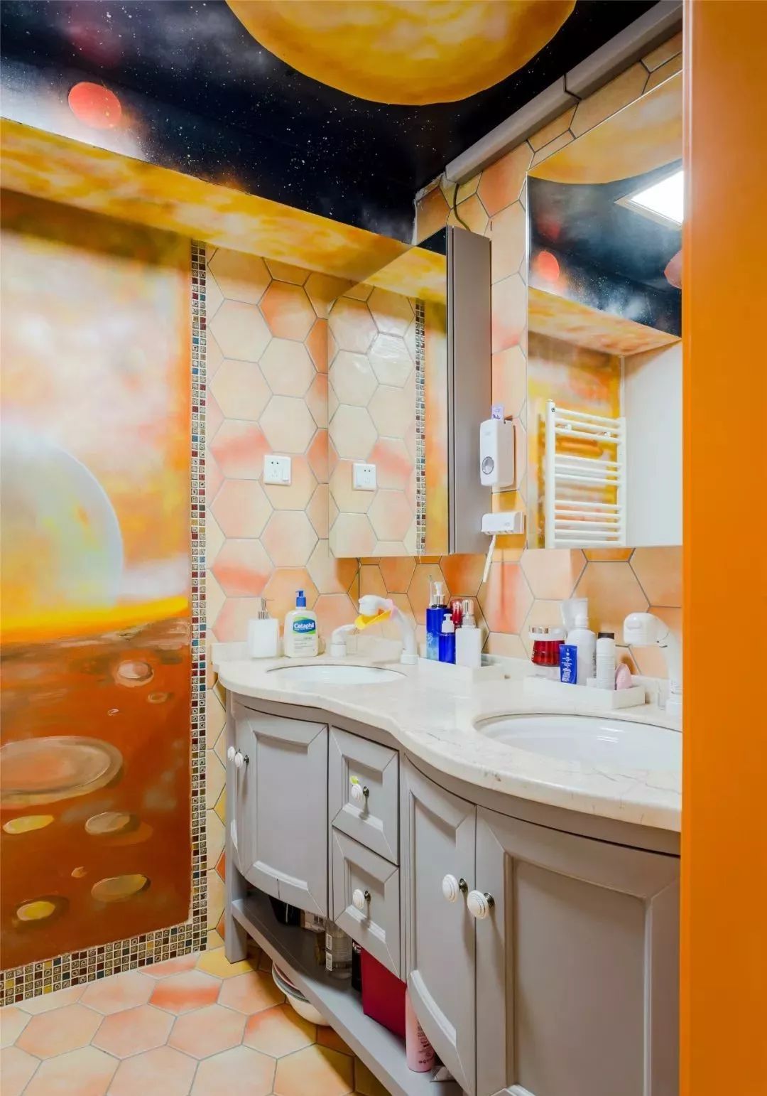 硅藻泥装修案例效果图片:童趣而又舒适的小复式活力之家-蓝天豚硅藻泥